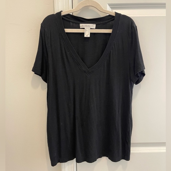 Forever 21 V-neck classic tshirt - Black, XS - Picture 1 of 2